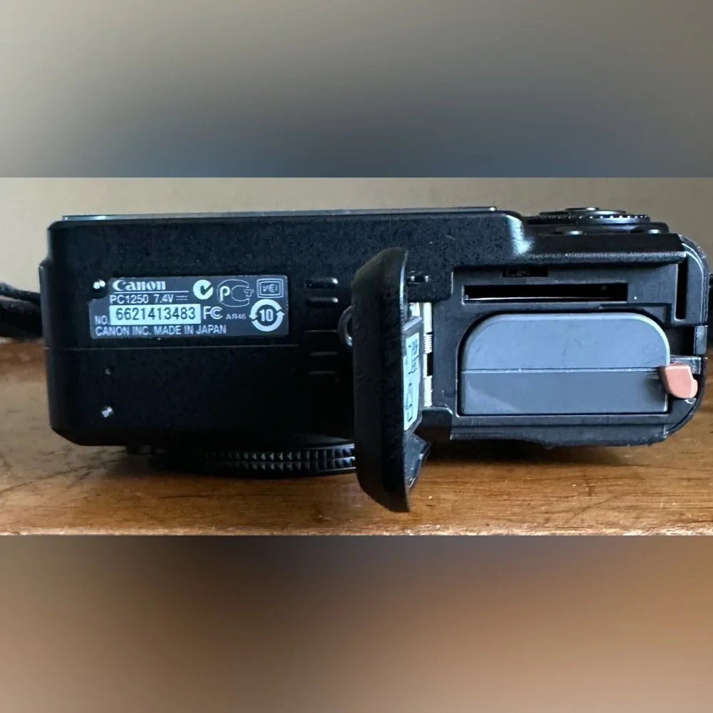 Canon PowerShot G9 12.1MP 6x Optical Zoom 3